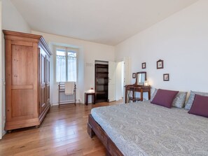 4 dormitorios, cuna de viaje, wifi gratis y ropa de cama