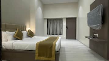 Premium Cottage | Desk, laptop workspace, bed sheets