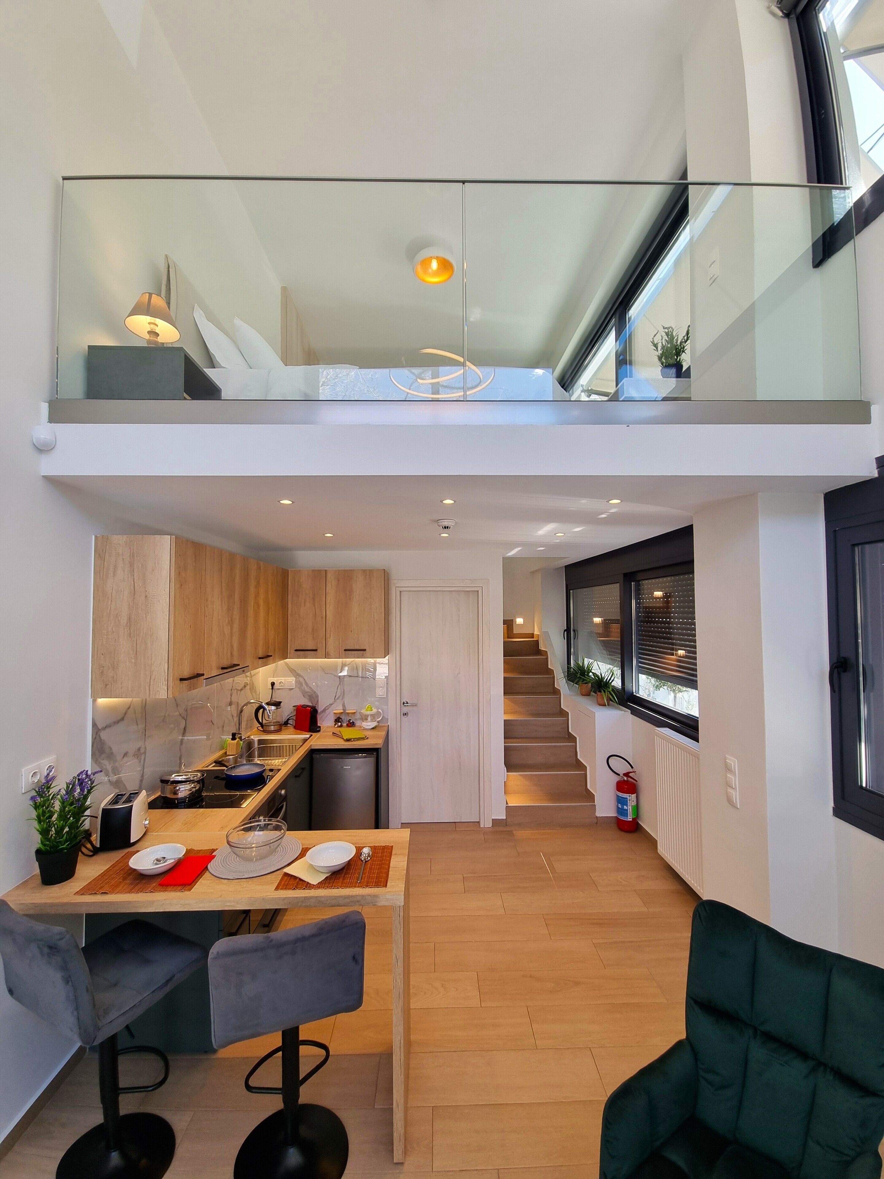 高级套房, 公园景观 | 起居区 | 55-英寸智能电视（配备数码频道）、Netflix、流媒体服务