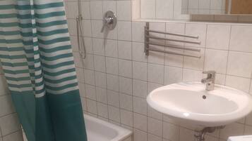 Dusche, Handtücher, Seife, Toilettenpapier