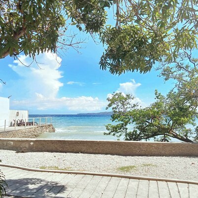 5-Bedroom Beachfront Mansion in Calatagan with Outdoor Pool 