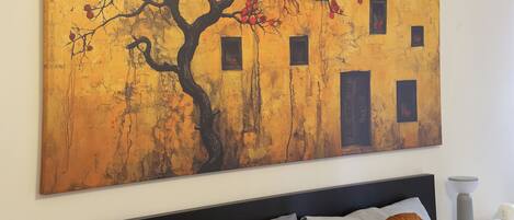 1 habitación, caja de seguridad en la habitación y escritorio