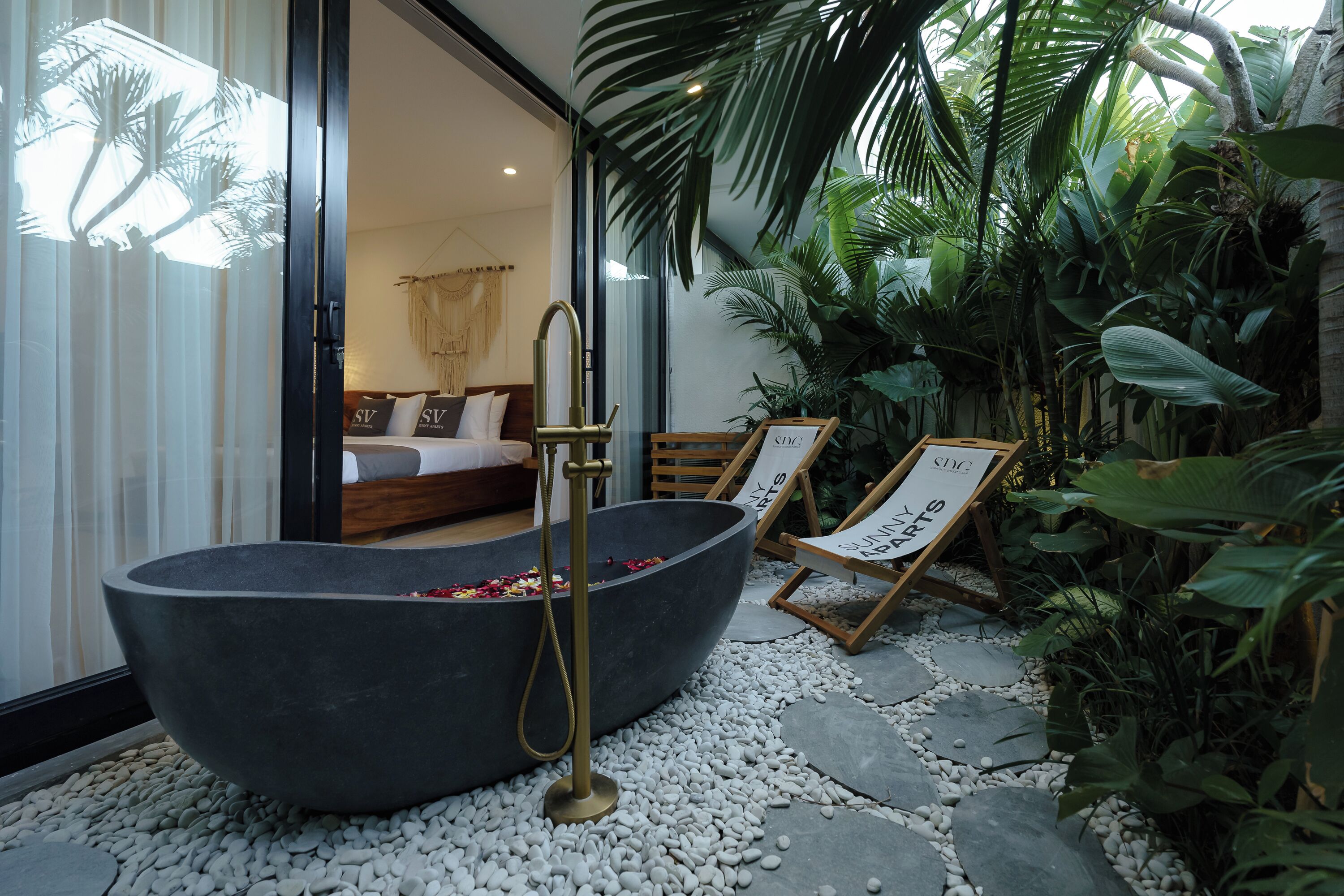 Bathtub spa outdoor