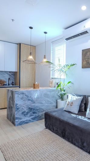 Khu vực ăn uống tại phòng