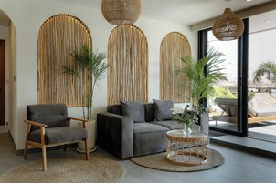 Un sauna, una bañera de hidromasaje, masajes