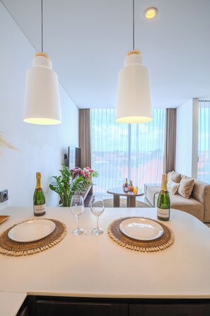 Full-sized fridge, microwave, blender, cookware/dishes/utensils - Sunny Aparts 2 (Canggu)