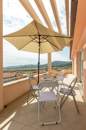 Classic Apartment, 2 Bedrooms | Balcony