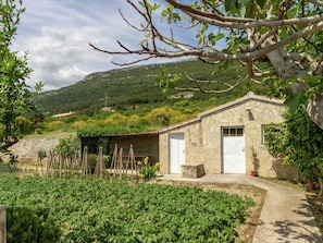Classic Apartment, 2 Bedrooms | Garden - Beautiful Apartment in Between Split and Trogir (Kastela)