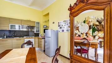 Classic House, 2 Bedrooms | Private kitchen | Fridge, oven, stovetop, electric kettle