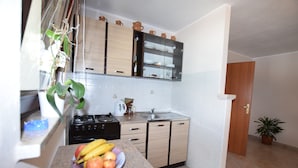 Private kitchen - Lovely Apartment With Pool in Porec (Porec)