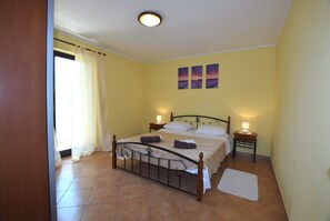 1 bedroom, bed sheets - Lovely Apartment With Pool in Porec (Porec)