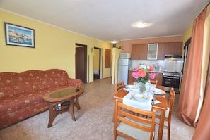 Living room - Lovely Apartment With Pool in Porec (Porec)