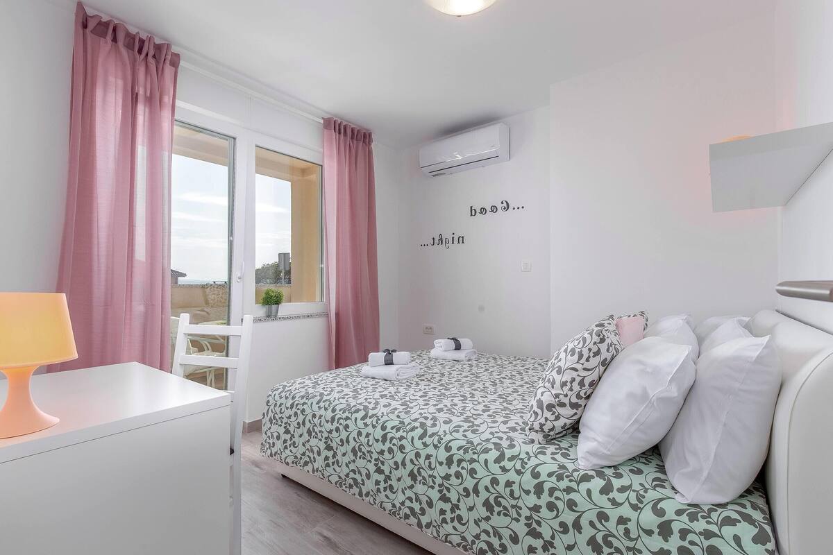 Romantic Villa, 3 Bedrooms