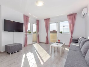 Biệt thự phong cách lãng mạn, 3 phòng ngủ | Phòng khách