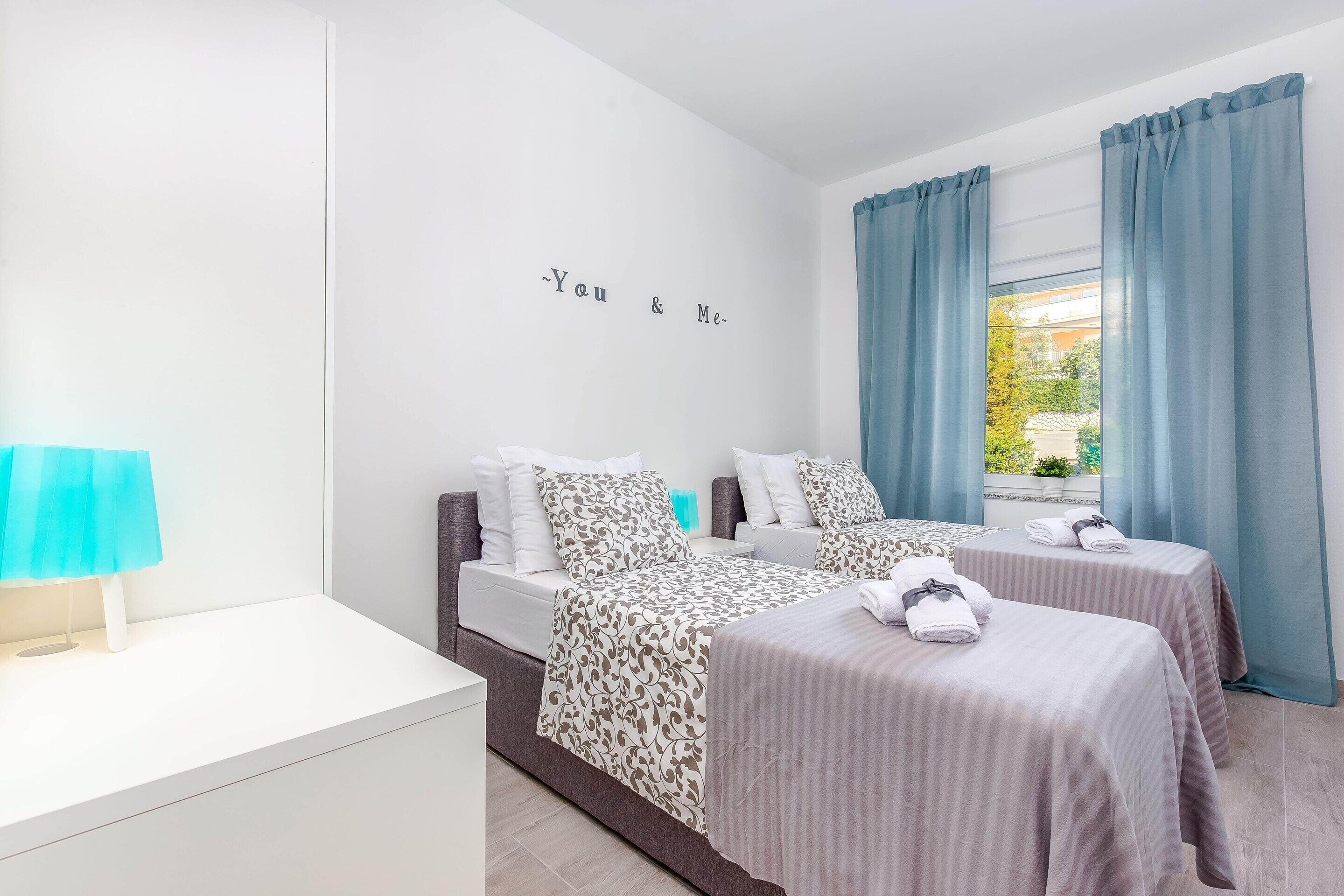 19 chambres, draps fournis