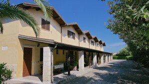 Exterior - Apartments With a Shared Pool Near the Adriatic Sea (Barletta)
