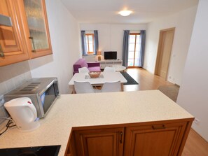 Classic Apartment, 2 Bedrooms | Living room