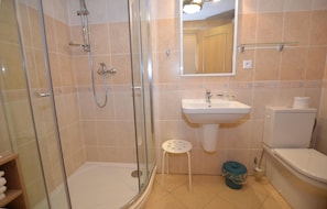 Shower - Modish Apartment in Nova Pec Near Lake (Nova Pec)