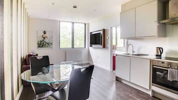 Fridge, microwave, stovetop, electric kettle
