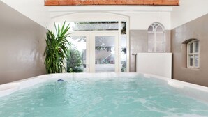 A spa pool with a view of the outside. - Cozy Holiday Home in Olst-wijhe With Swimming Pool (Olst)