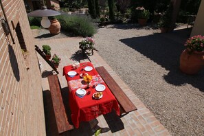 Outdoor dining - Mansion in Montefiascone With Swimming Pool (Montefiascone)