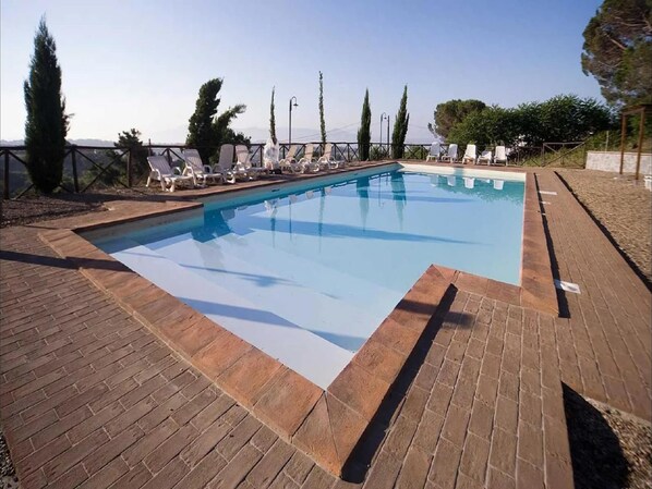 Outdoor pool - Mansion in Montefiascone With Swimming Pool (Montefiascone)