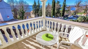 Interior detail - Contemporary Holiday Home in Dramalj With Swimming Pool (Crikvenica)