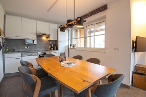 Apartamento clássico, 3 quartos | Opções para refeição