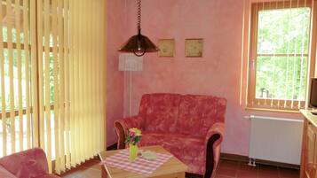 Classic House, 2 Bedrooms | Living room