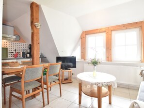 Comfort Apartment, 2 Bedrooms | Living room