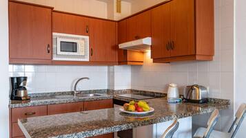 Frigorífic, microones, cafetera i tetera i bullidora elèctrica