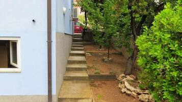Comfort Apartment, 3 Bedrooms | Garden