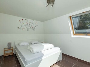 Comfort House, 3 Bedrooms | 6 bedrooms, individually furnished, bed sheets