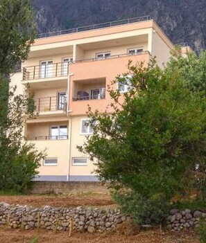 Comfort Apartment, 2 Bedrooms | Exterior - Charming Apartment in Makarska With Pool (Makarska)