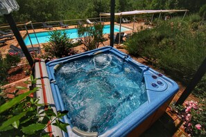 Baignoire à remous extérieure