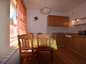 Comfort-lejlighed - 2 soveværelser | Privat køkken | Køleskab, kaffe-/temaskine, elkedel, brødrister