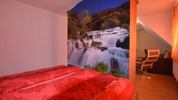 Classic-Apartment, 1 Schlafzimmer | 3 Schlafzimmer, individuell eingerichtet, Bettwäsche