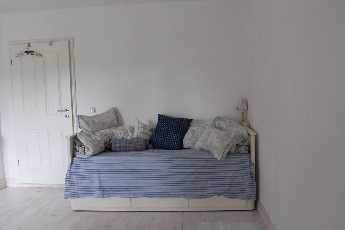 Comfort Apartment, 1 Bedroom | 3 bedrooms, individually furnished, bed sheets