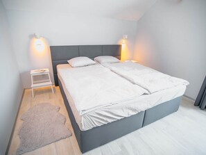 4 bedrooms, bed sheets - Lovely Holiday Home in Lovinac With Garden (Lovinac)