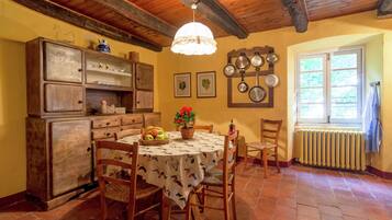 Comfort House, 2 Bedrooms | Dining