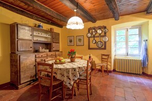 Comfort House, 2 Bedrooms | Dining