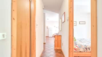 Comfort Chalet, 2 Bedrooms | 4 bedrooms, bed sheets