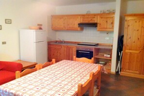 Chalet Klasik, 3 kamar tidur | Tempat makan