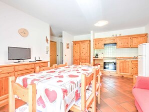 Chalé conforto, 2 quartos | Cozinha privada | Fogão