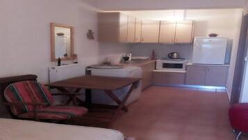 Classic House, 2 Bedrooms | Living room