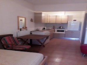 Classic House, 2 Bedrooms | Living room