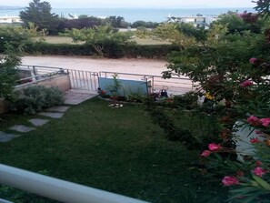 Comfort House, 5 Bedrooms | Garden