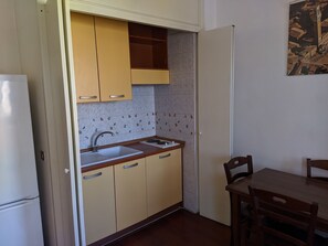 Dining - Apartment in Roma Near San Giovanni Train Station (Rome)