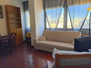 Living room - Apartment in Roma Near San Giovanni Train Station (Rome)