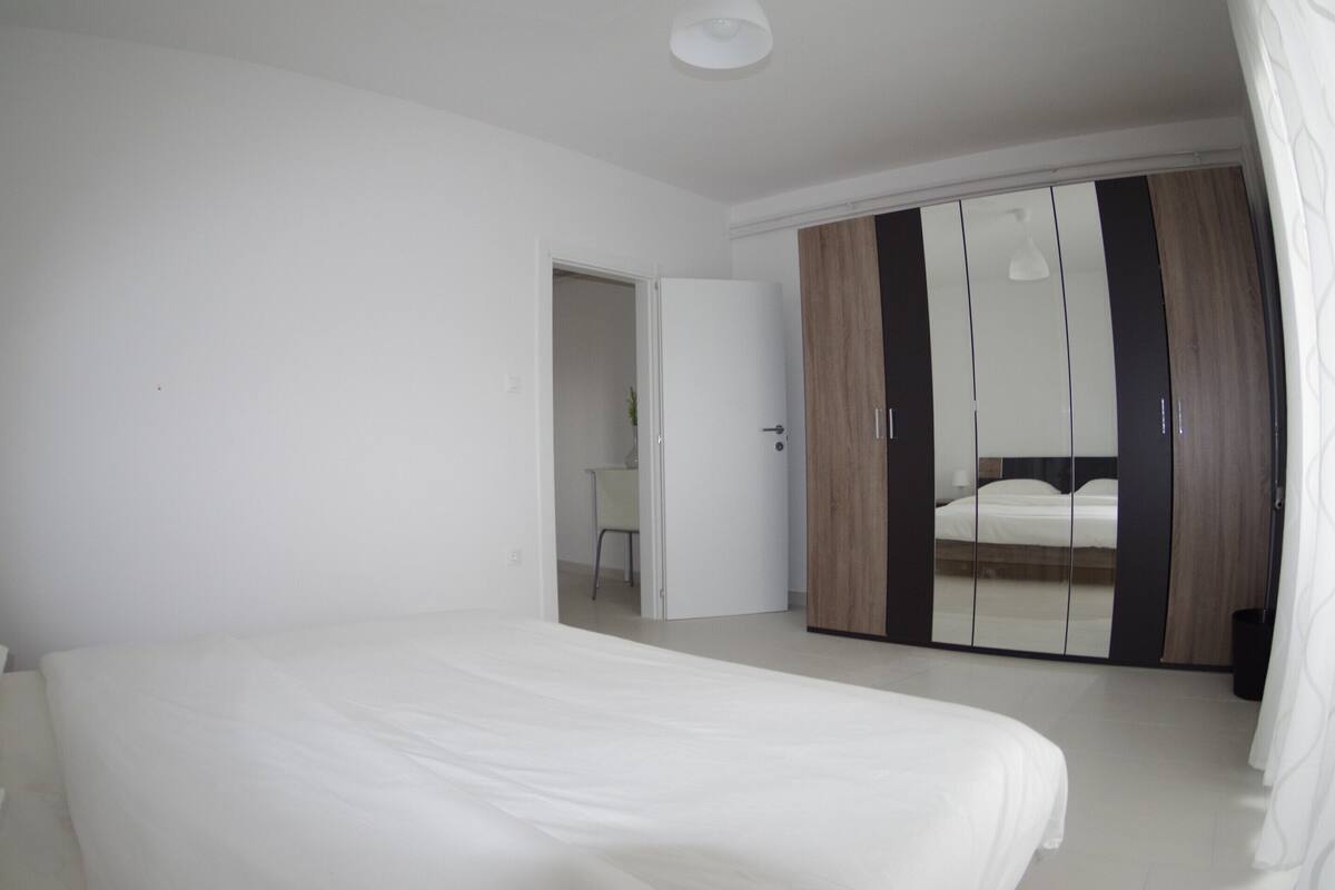 Comfort Apartment, 3 Bedrooms | 4 bedrooms, individually furnished, bed sheets